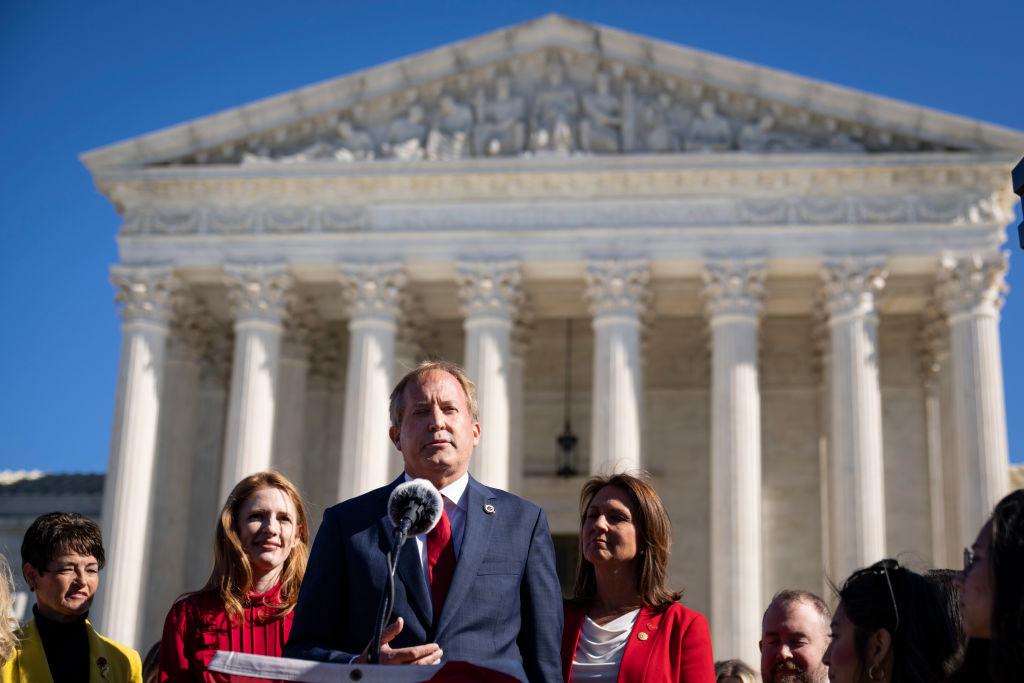 Texas Woman Denied Emergency Abortion Leaves State for Procedure