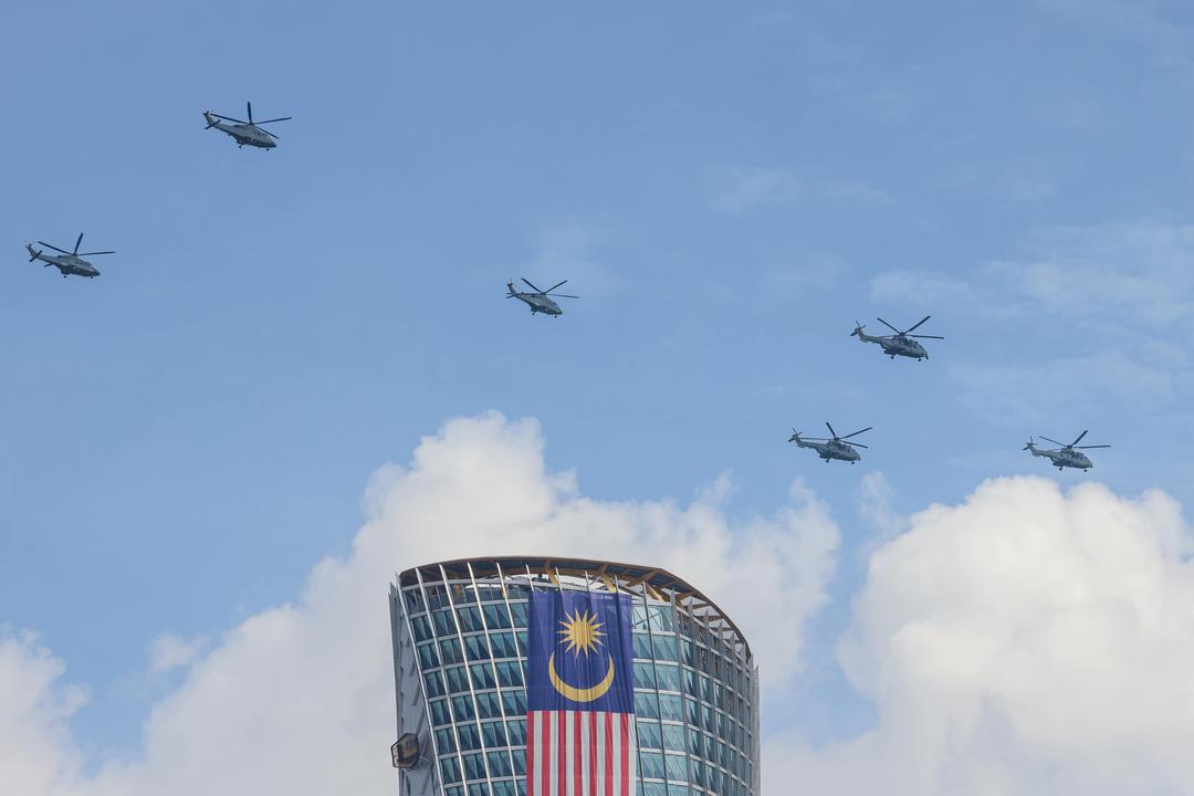 Malaysia: 10 Dead After Two Navy Helicopters Crash During Rehearsal