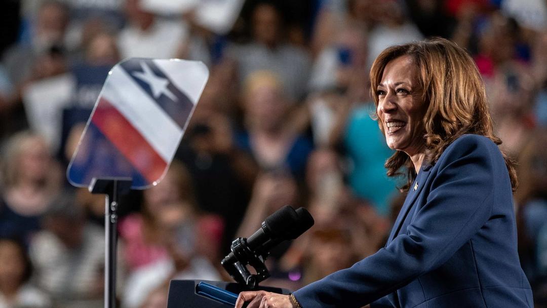 Harris Holds First Campaign Rally