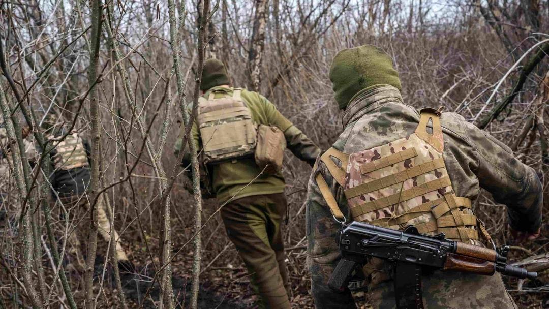 Ukraine Detains 3 Former Commanders in Connection With Russian Gains