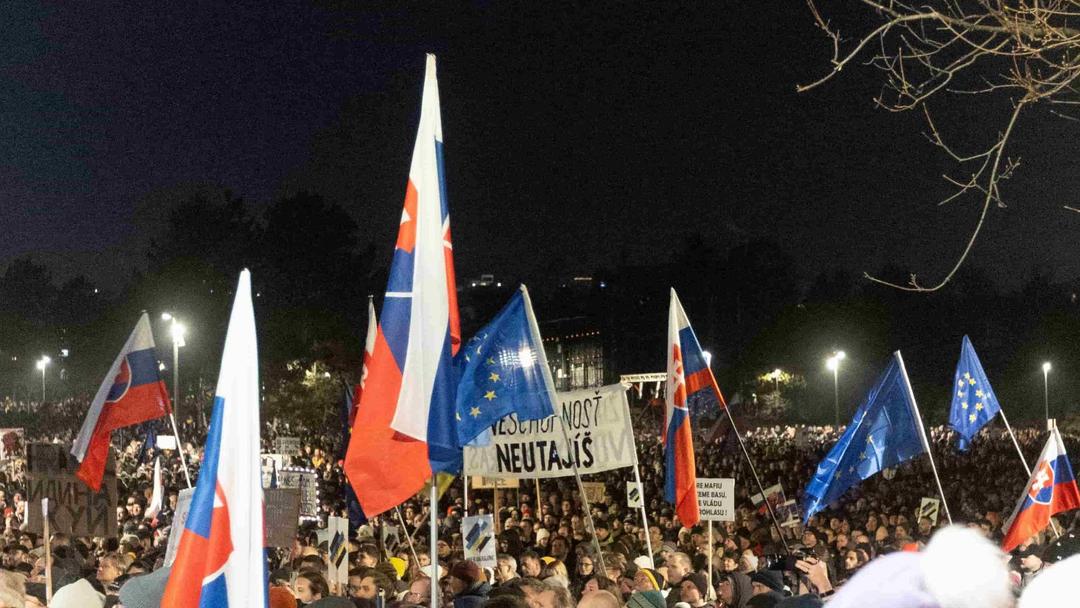 Slovakia's Fico Vows Not to Resign Amid Pro-EU Protests