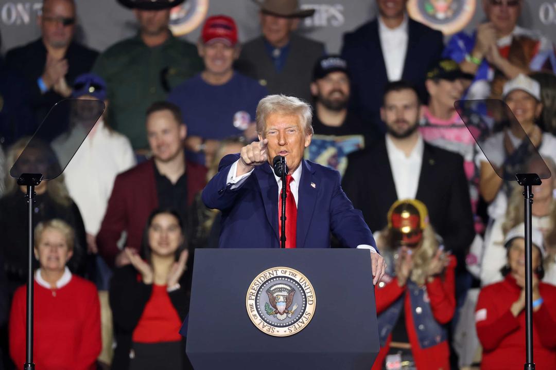 Trump Fires 17 Federal Watchdogs