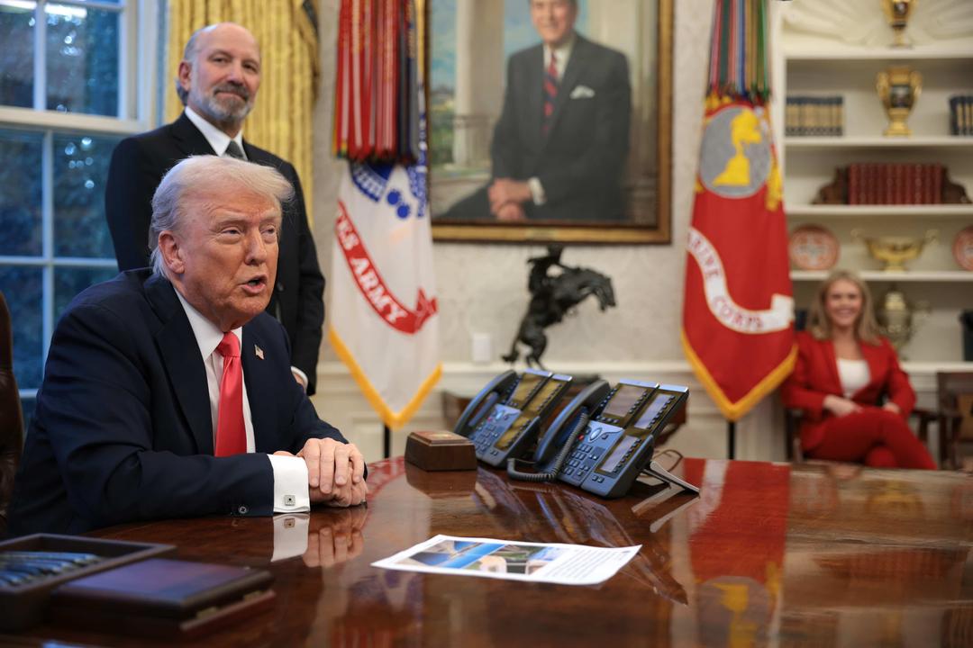 Trump Unveils $5M 'Gold Card' Visa