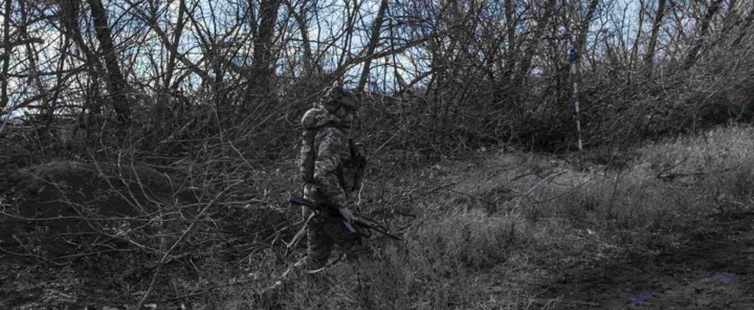 Russia Drives Ukraine Back in Kursk Region, Threatens Encirclement