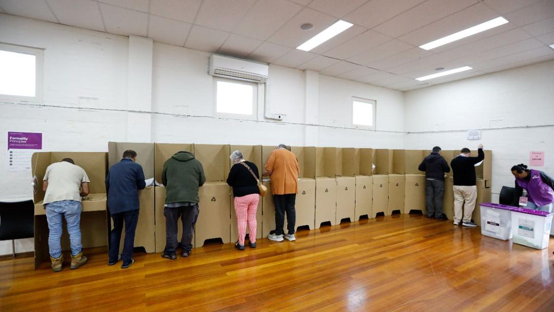 Early Voting Begins as Australian Prime Minister Holds Slim Lead