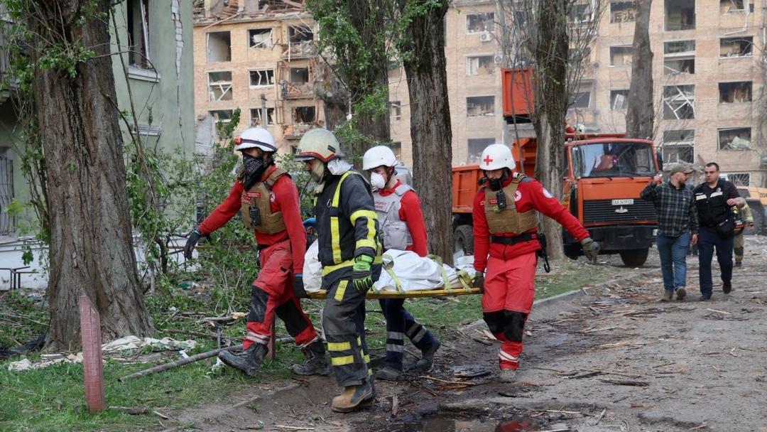 At Least 8 Killed in Russian Attacks on Ukraine as Trump Criticizes Zelenskyy