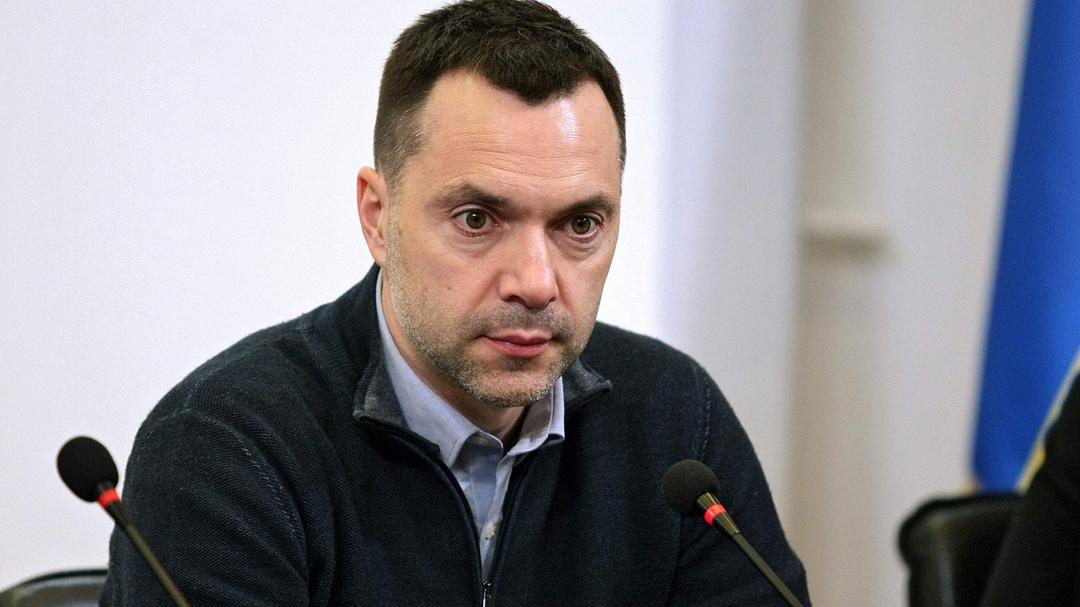 Zelenskyy Sanctions 7 Ukrainians, Including Former Aide