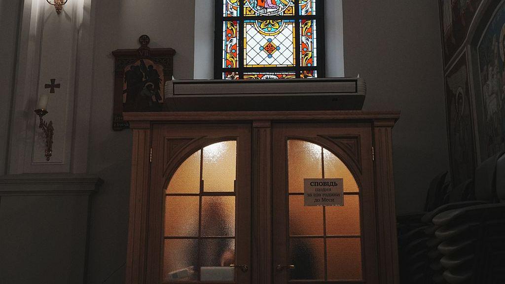 New Washington Law Requires Clergy to Report Abuse, Even From Confession