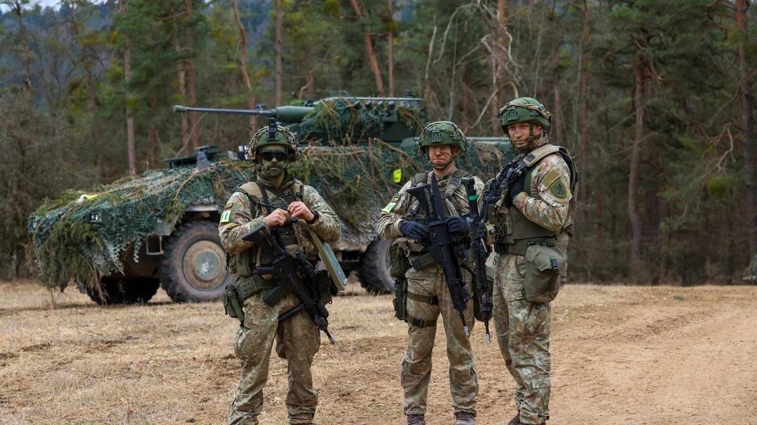 Poll: Many in US, Europe Expect World War Within Decade