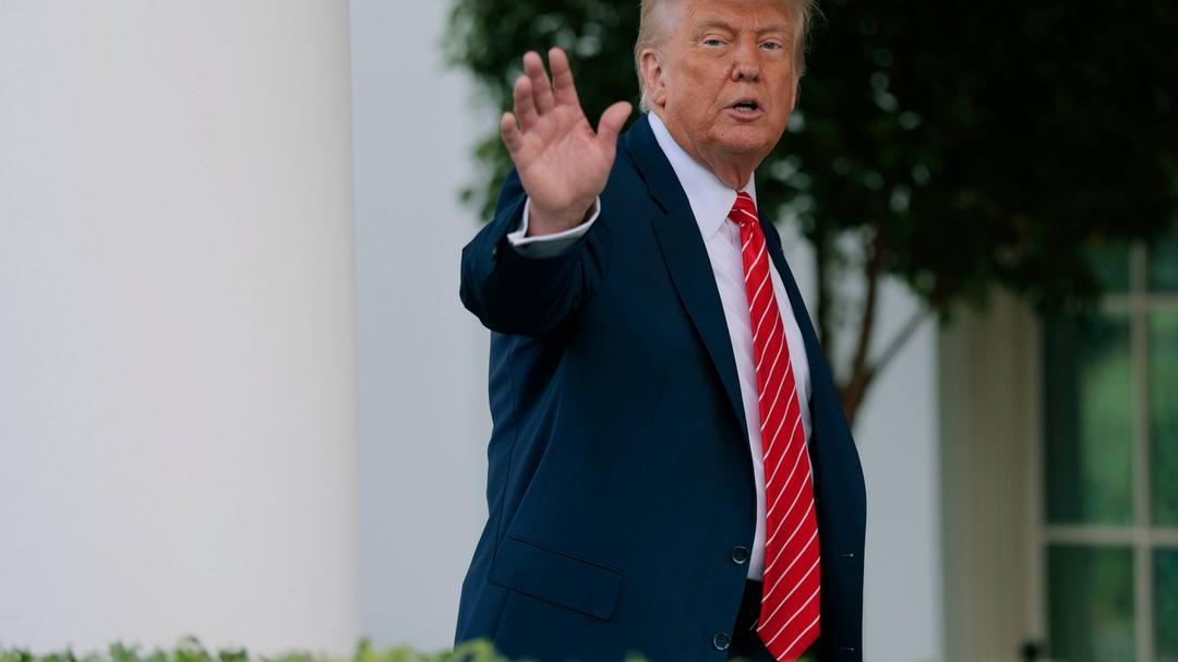 Trump Asks SCOTUS to Allow Revocation of Status for 500K Migrants