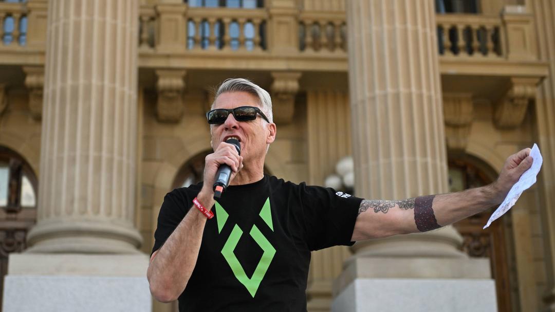 Canada: Alberta Civil Servants Vote Overwhelmingly for Strike