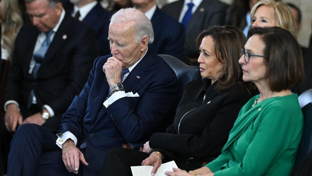 Book Accuses Aides of Covering Up Biden's Decline