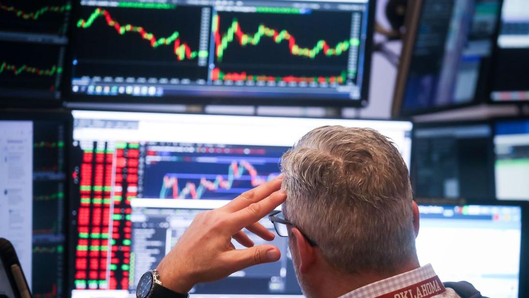 Wall Street Futures Slide After Moody's Downgrades US