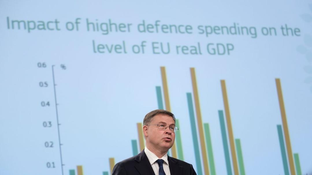 EU Slashes GDP Growth Forecast in 2025 to 1.1%
