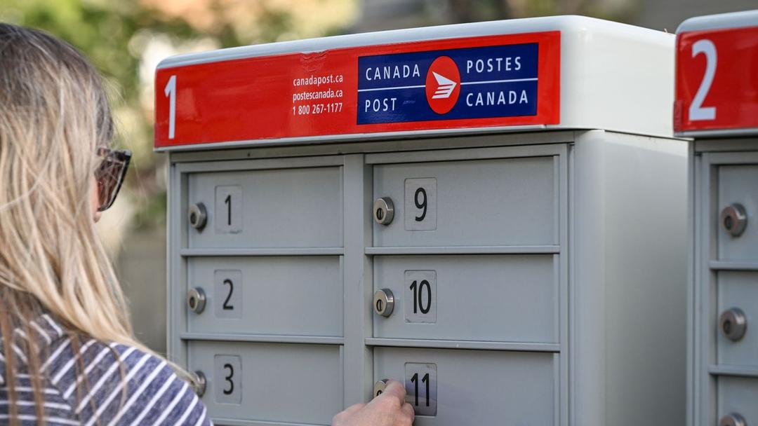 Canada Post Workers Issue Strike Notice