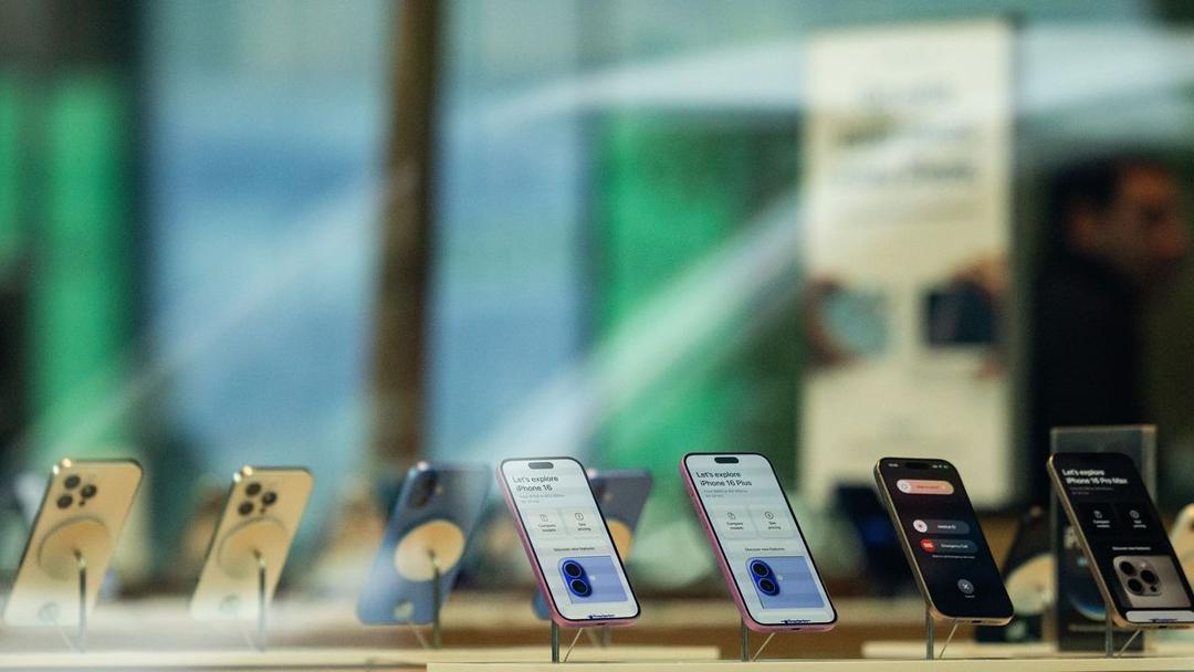 Trump Floats 50% Tariffs on EU, 25% on Apple