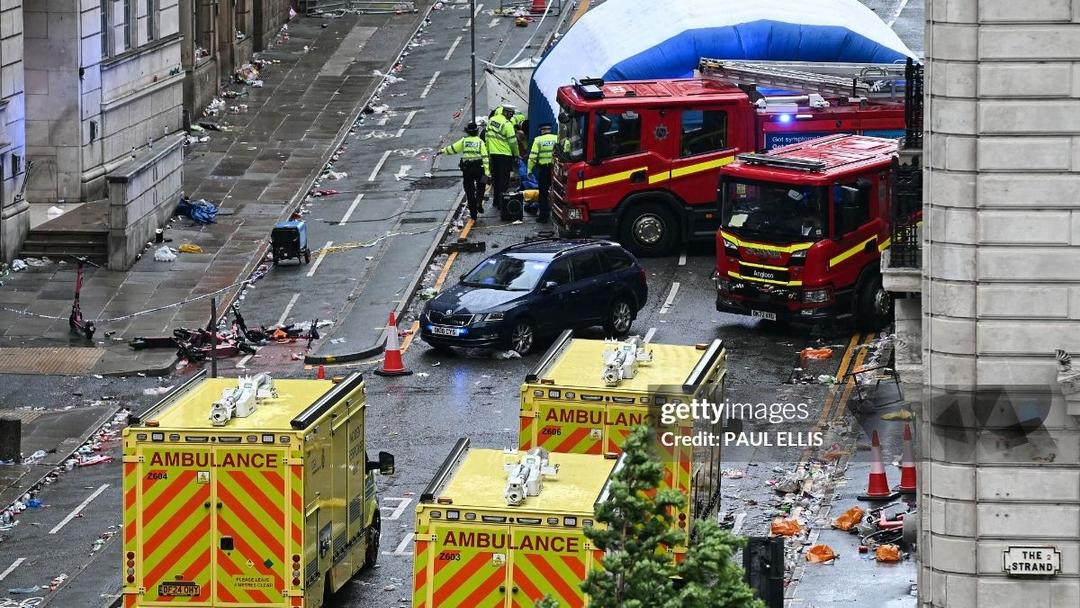 Car Hits Crowd at Liverpool FC Parade, 27 Hospitalized