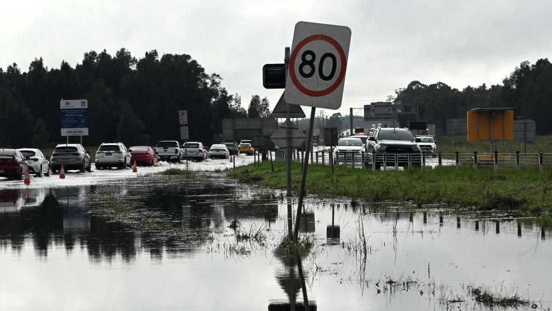 NSW Floods Leave 800 Homes Uninhabitable