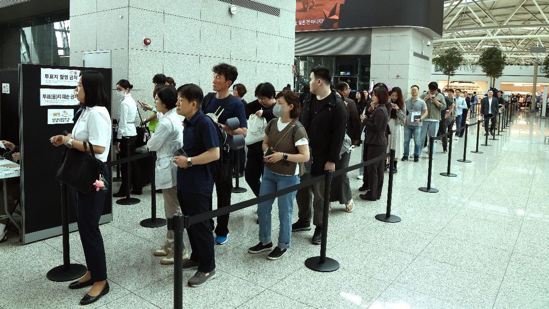 Record Early Voting in South Korea's Post-Martial Law Election