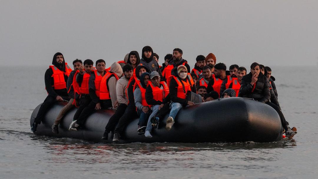 UK: Nearly 1,200 Migrants Cross Channel in a Single Day