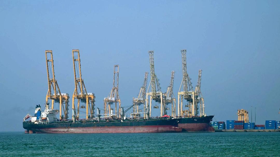 US Imposes New Iran Sanctions Targeting Oil Trade, Hezbollah