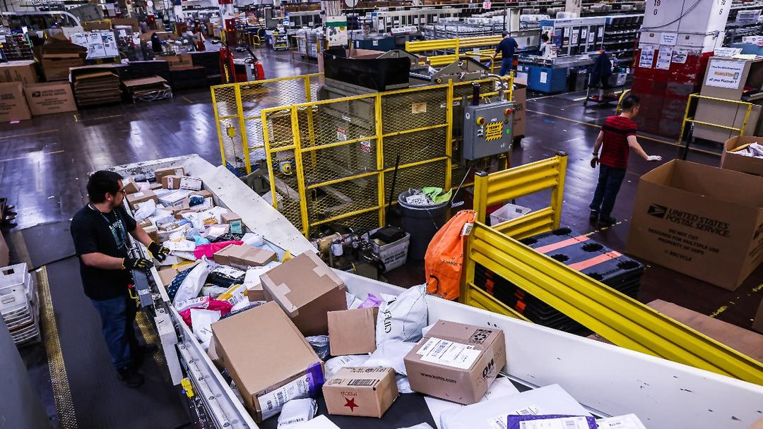 US Ends $800 Tariff Exemption, Disrupting Global Shipping