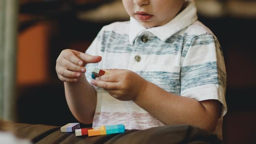 Study Finds Different Genetic Profiles in Early vs Late Autism