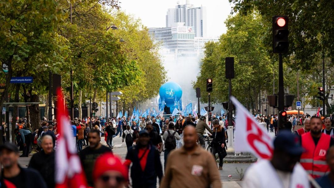 France: Unions Strike Against PM Lecornu's Budget Proposals