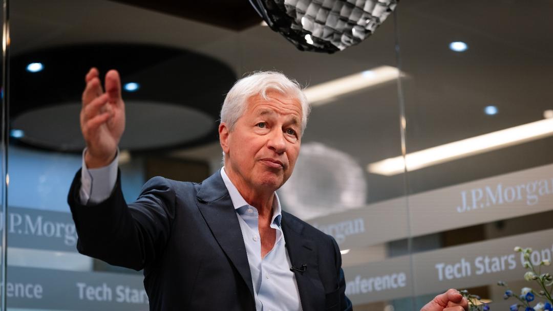 Dimon Warns of 2026 Recession Risk Amid AI Bubble Concerns
