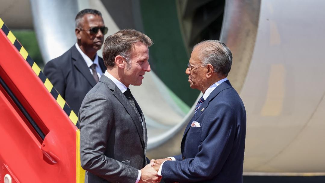 Macron Kicks Off Africa Tour in Mauritius