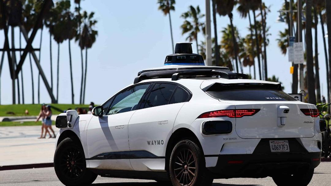 Waymo Driverless Car Drives Into Active Police Standoff